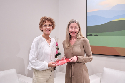 Ana Clara Villanueva ha entregado a María Chivite y a Unai Hualde la Memoria de actividades del órgano consultivo superior de la Comunidad Foral del año 2025, un ejercicio marcado por la renovación parcial de sus miembros y de su presidencia, así como por la celebración del XXV aniversario de la creación del Consejo de Navarra. 